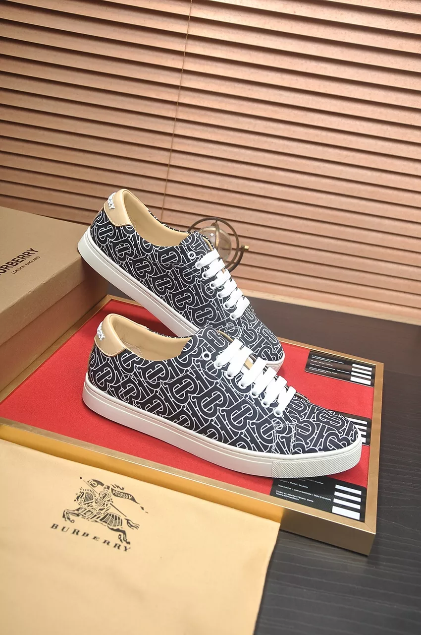 Burberry Casual Shoes For Men Trendsetting 6792