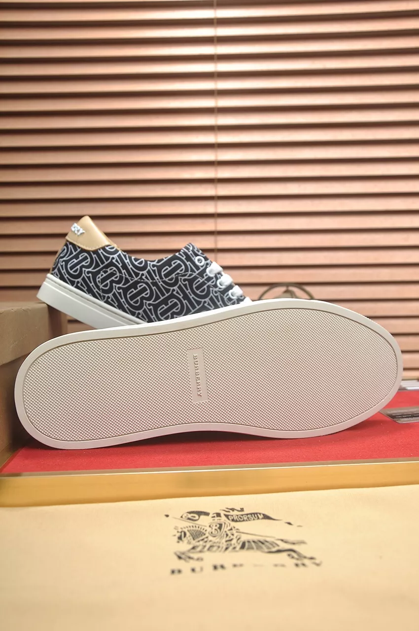 Burberry Casual Shoes For Men Trendsetting 6792