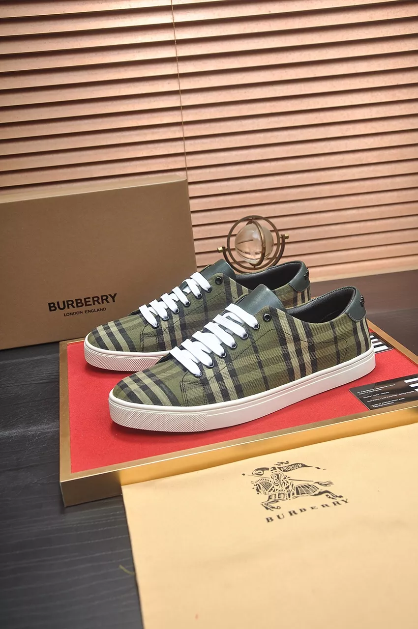 Burberry Casual Shoes For Men Trendsetting 7387