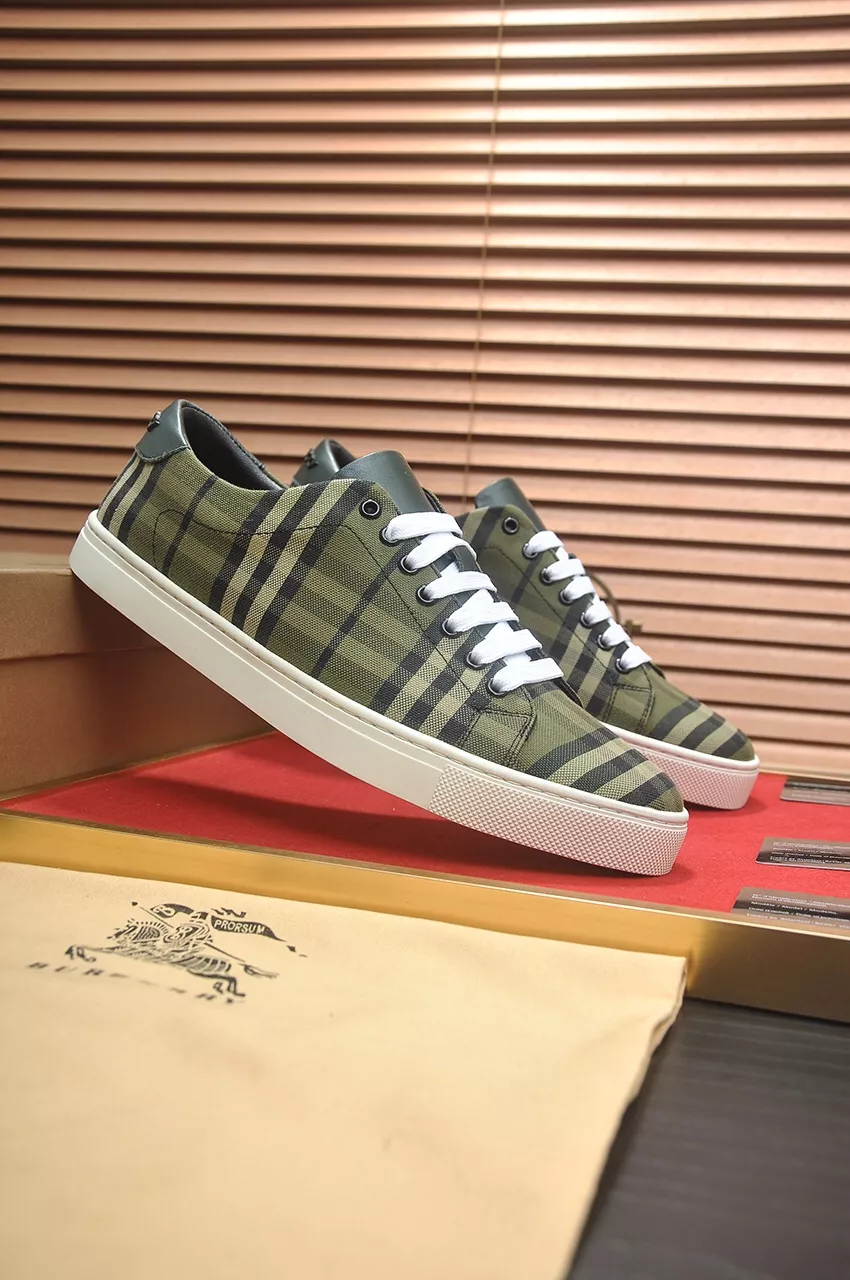 Burberry Casual Shoes For Men Trendsetting 7387
