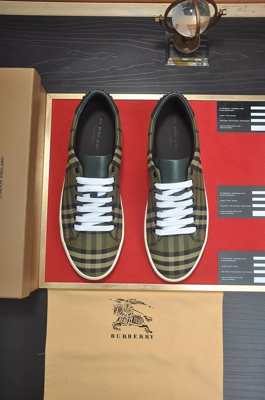 Burberry Casual Shoes For Men Trendsetting 7387