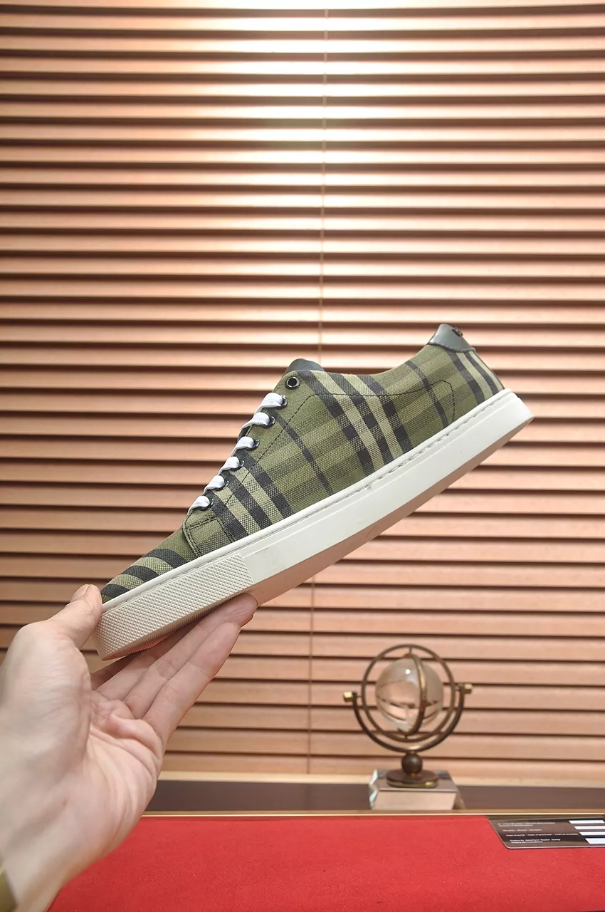 Burberry Casual Shoes For Men Trendsetting 7387