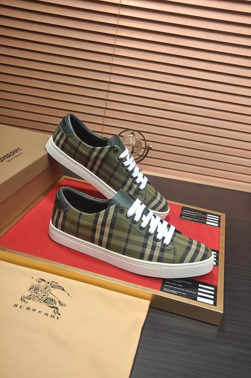 Burberry Casual Shoes For Men Trendsetting 7387