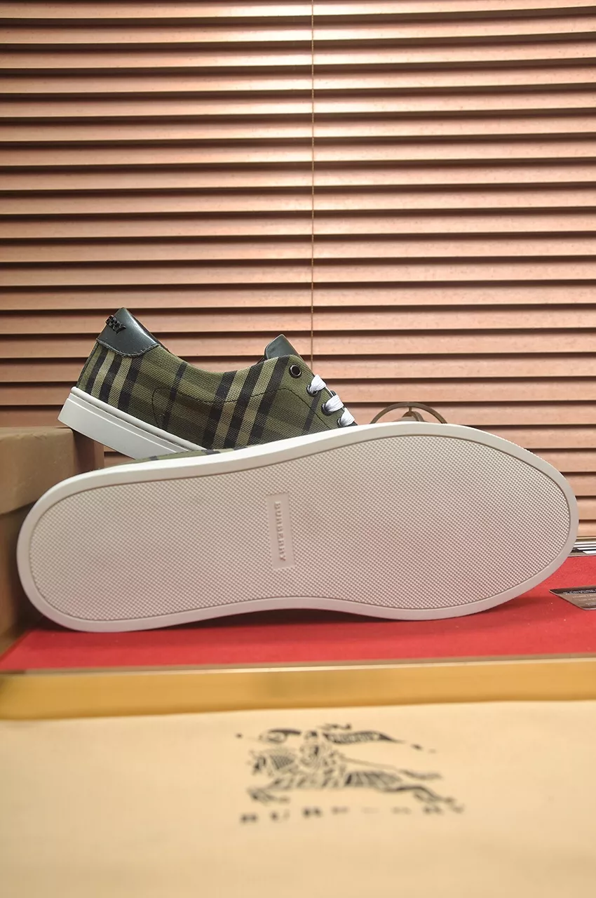 Burberry Casual Shoes For Men Trendsetting 7387