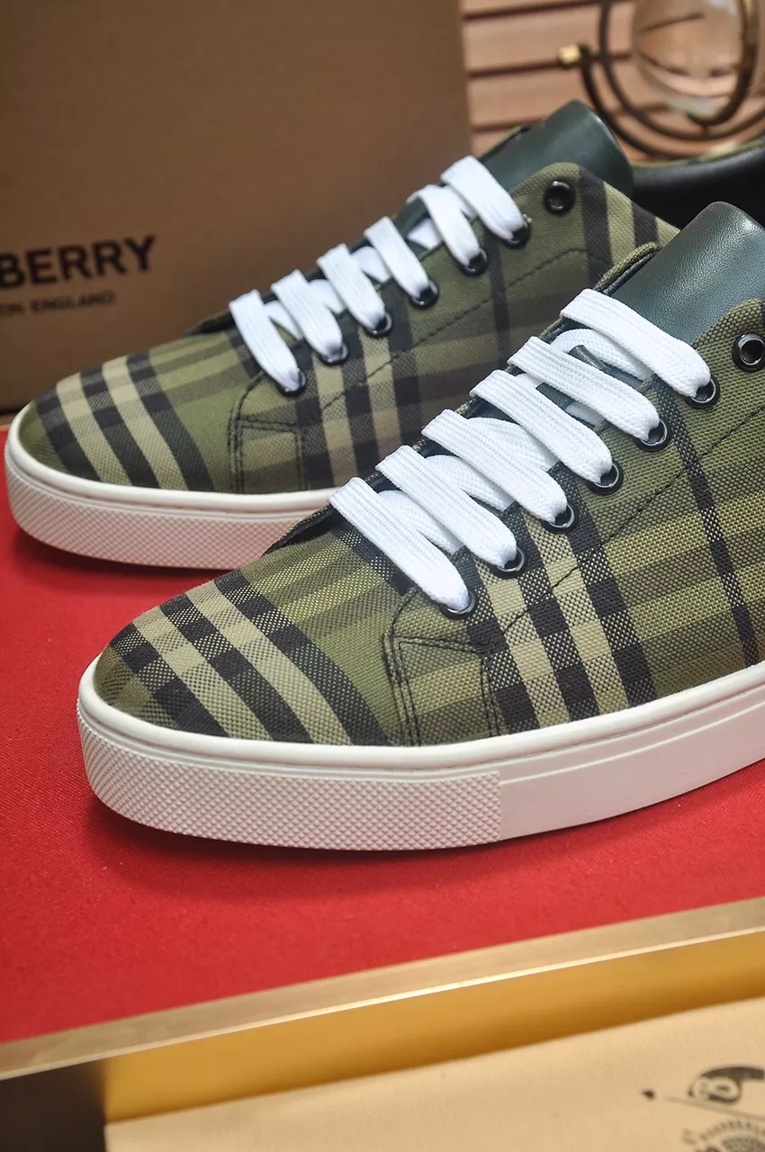 Burberry Casual Shoes For Men Trendsetting 7387