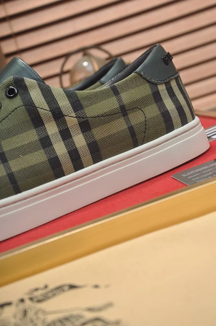 Burberry Casual Shoes For Men Trendsetting 7387