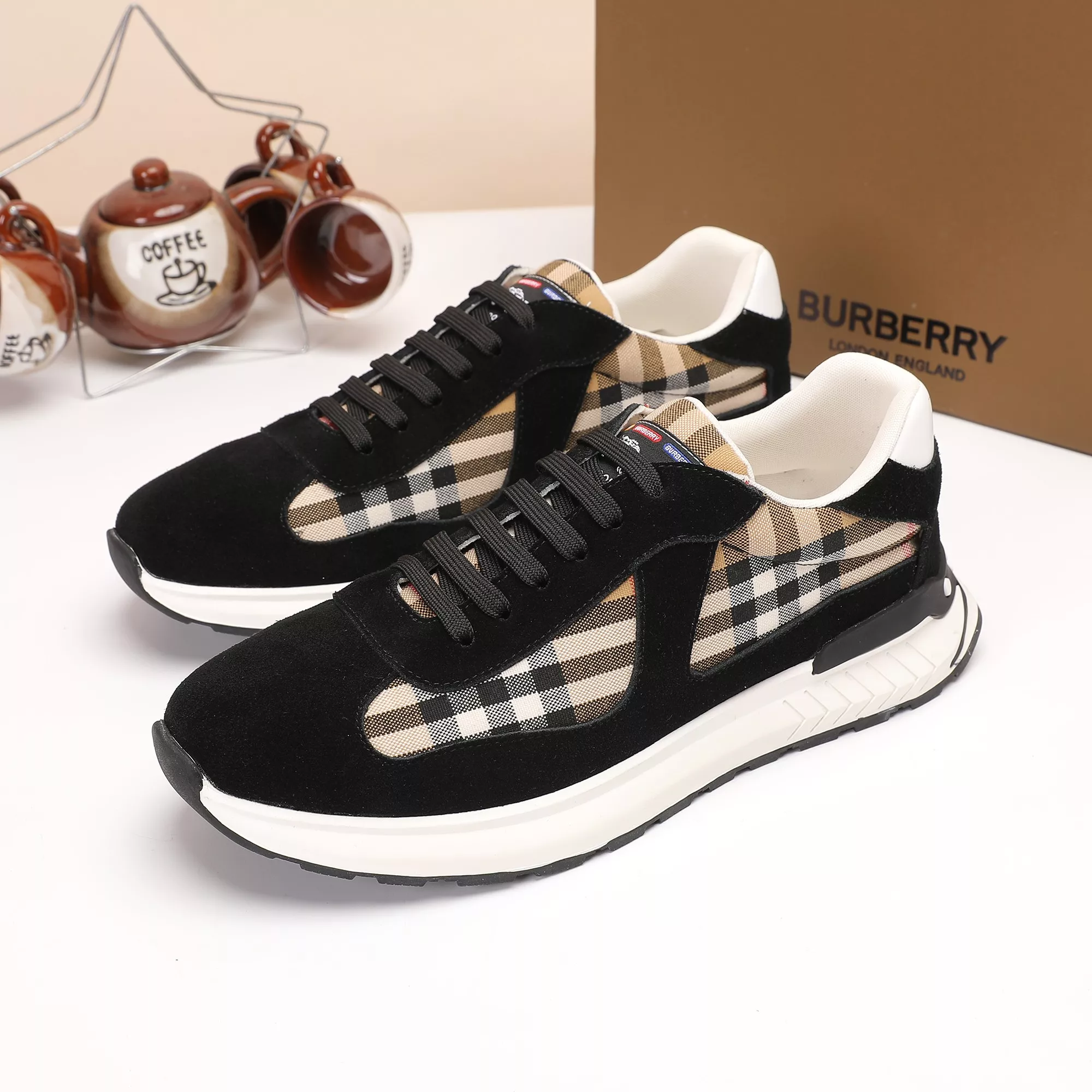 Burberry Casual Shoes For Men Trendsetting 7813