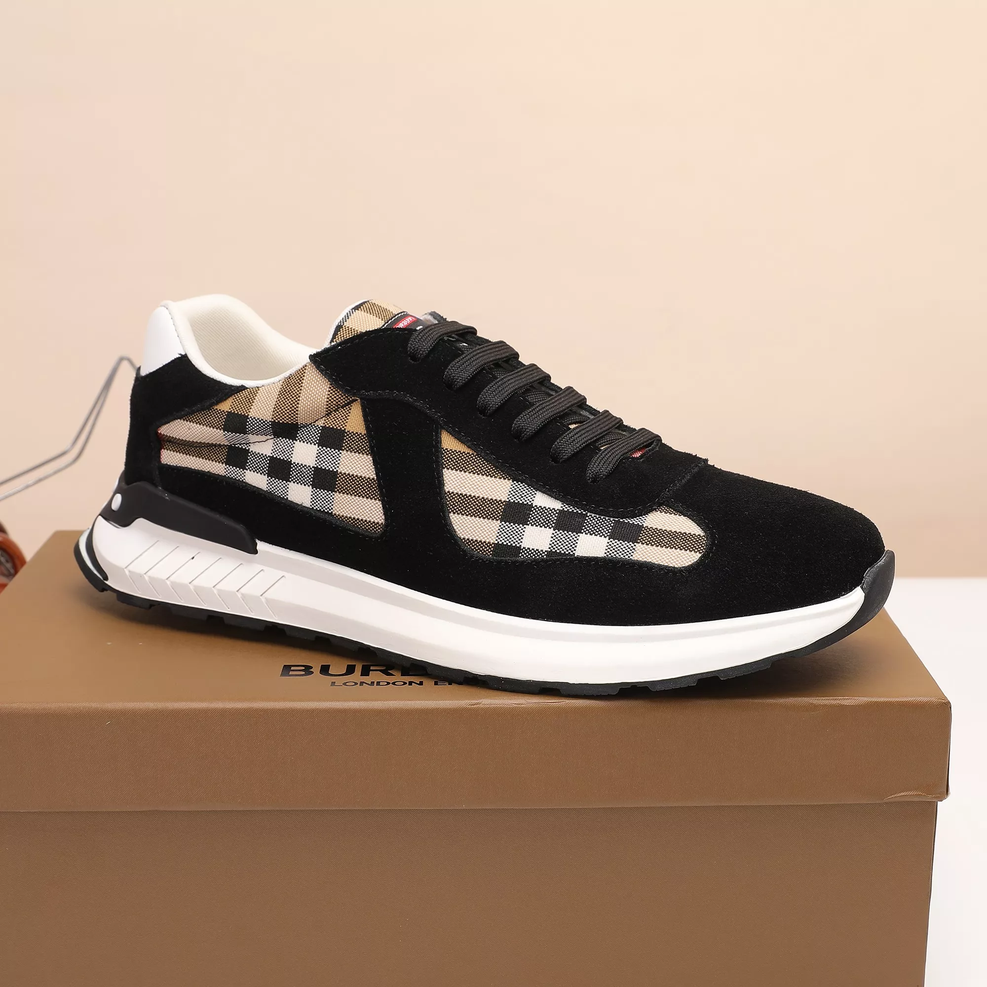 Burberry Casual Shoes For Men Trendsetting 7813