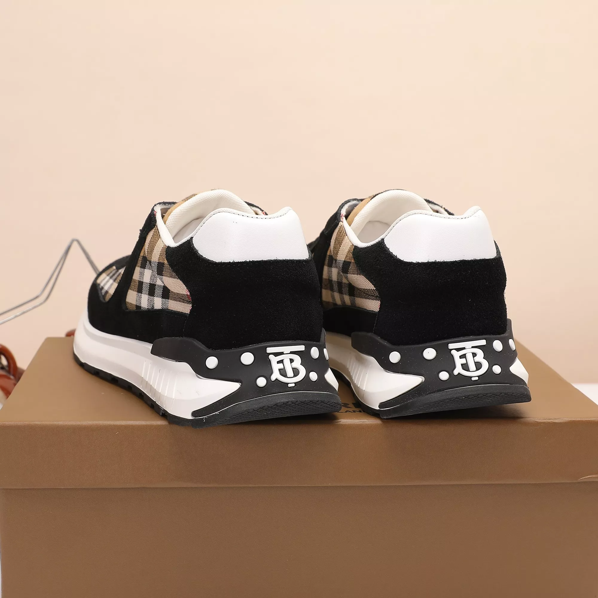 Burberry Casual Shoes For Men Trendsetting 7813