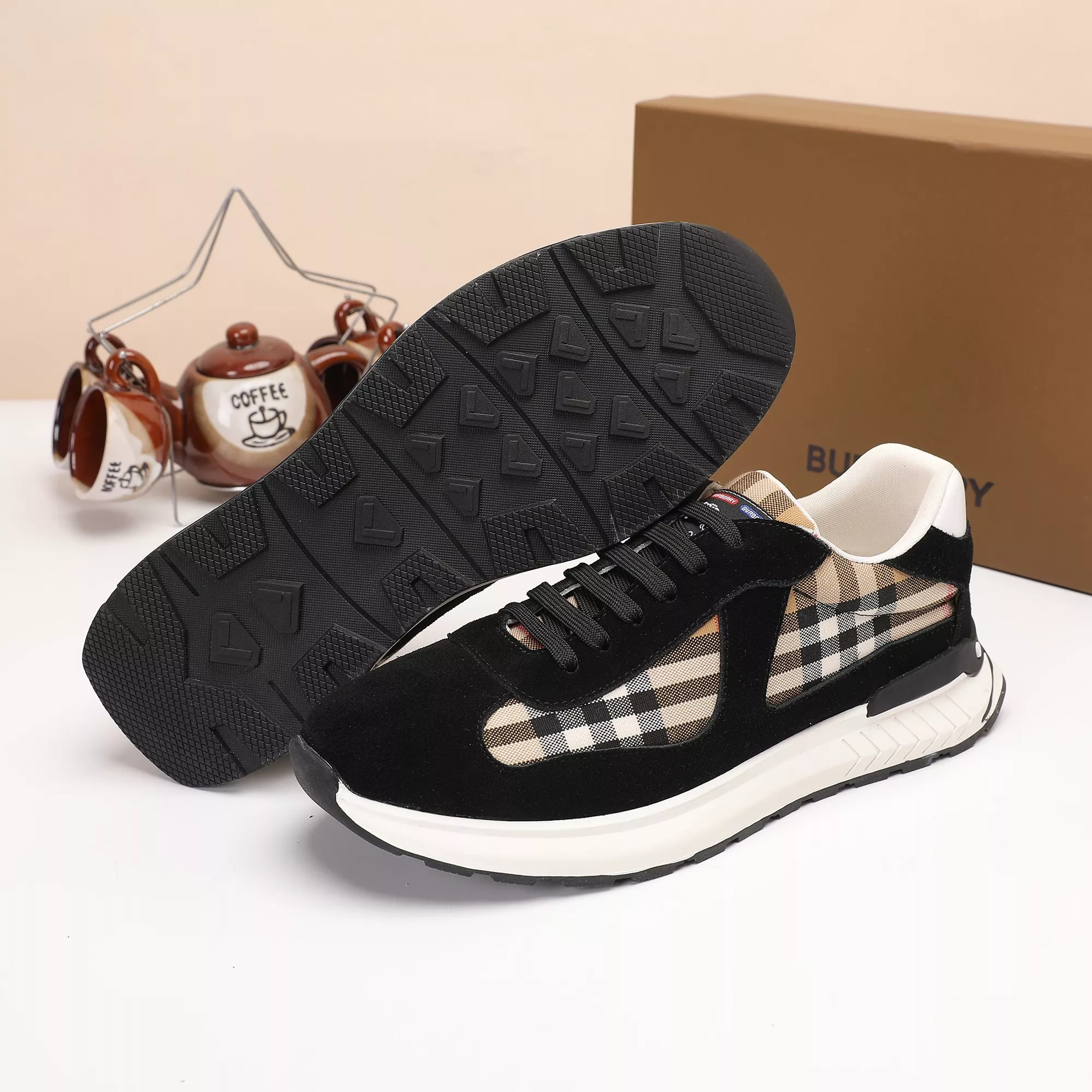 Burberry Casual Shoes For Men Trendsetting 7813