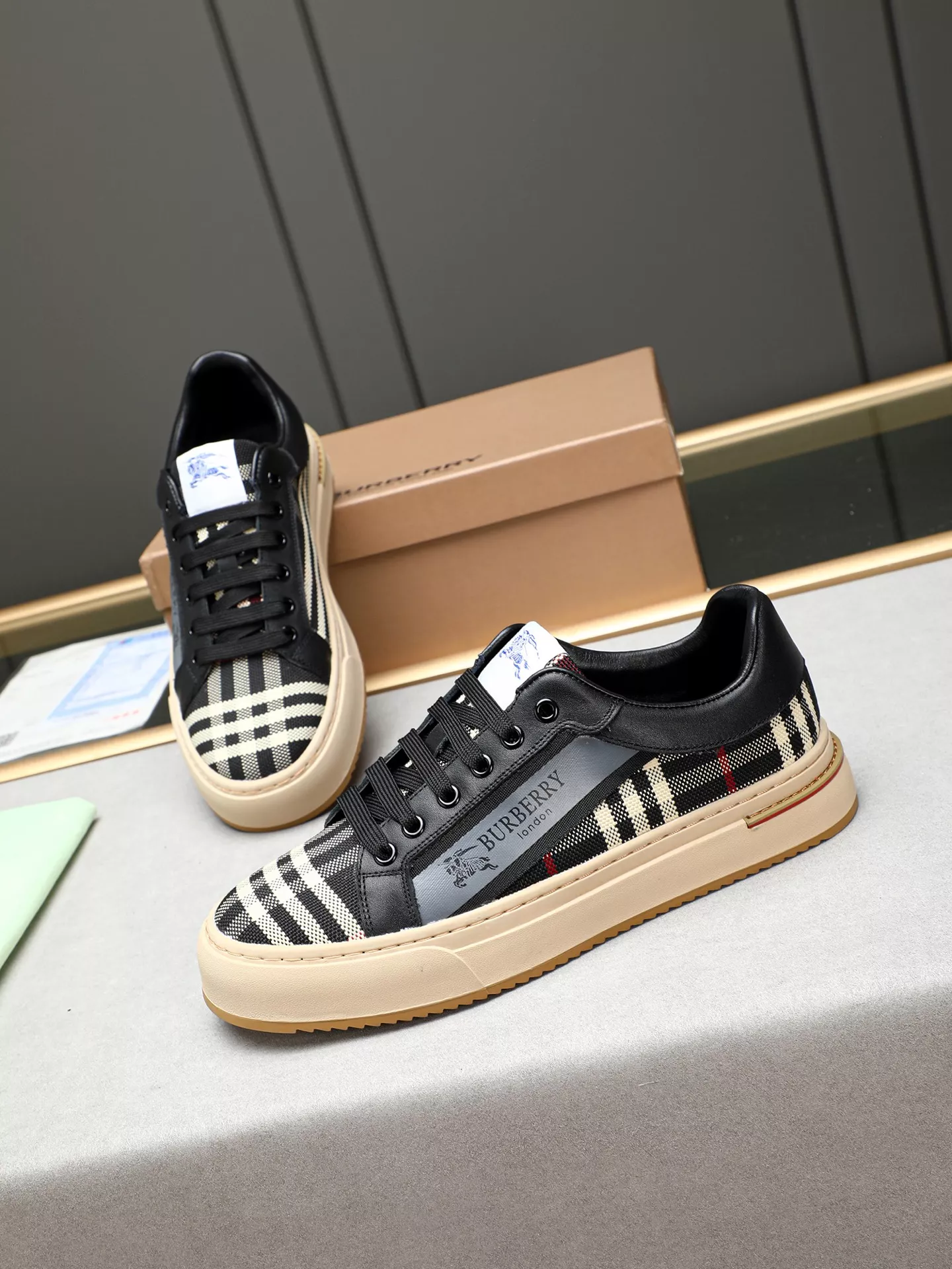 Burberry Casual Shoes For Men Trendy 5123