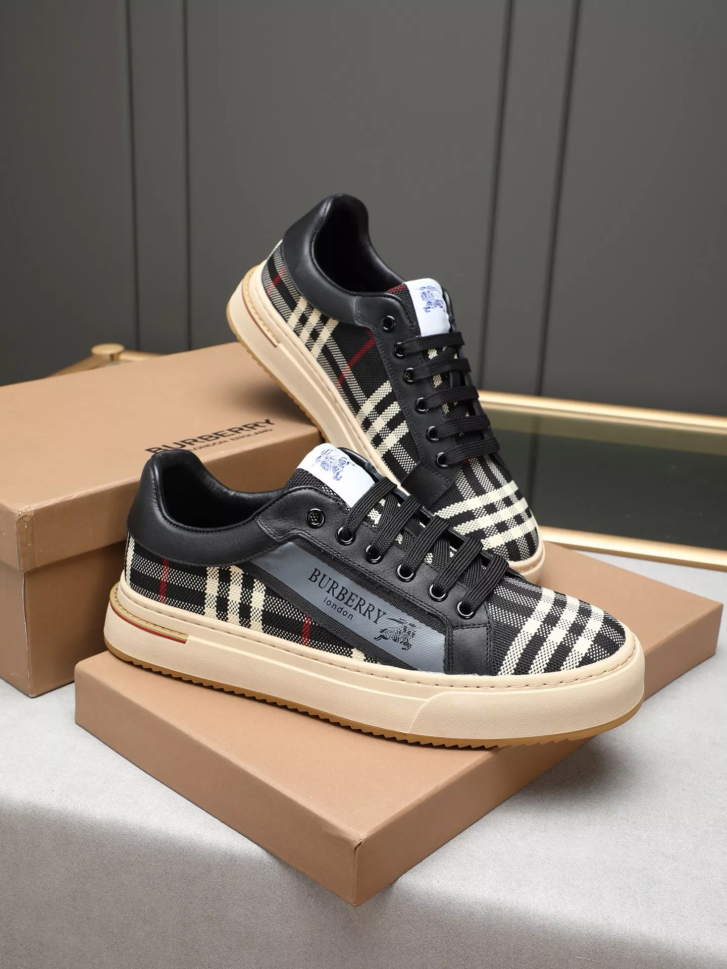 Burberry Casual Shoes For Men Trendy 5123