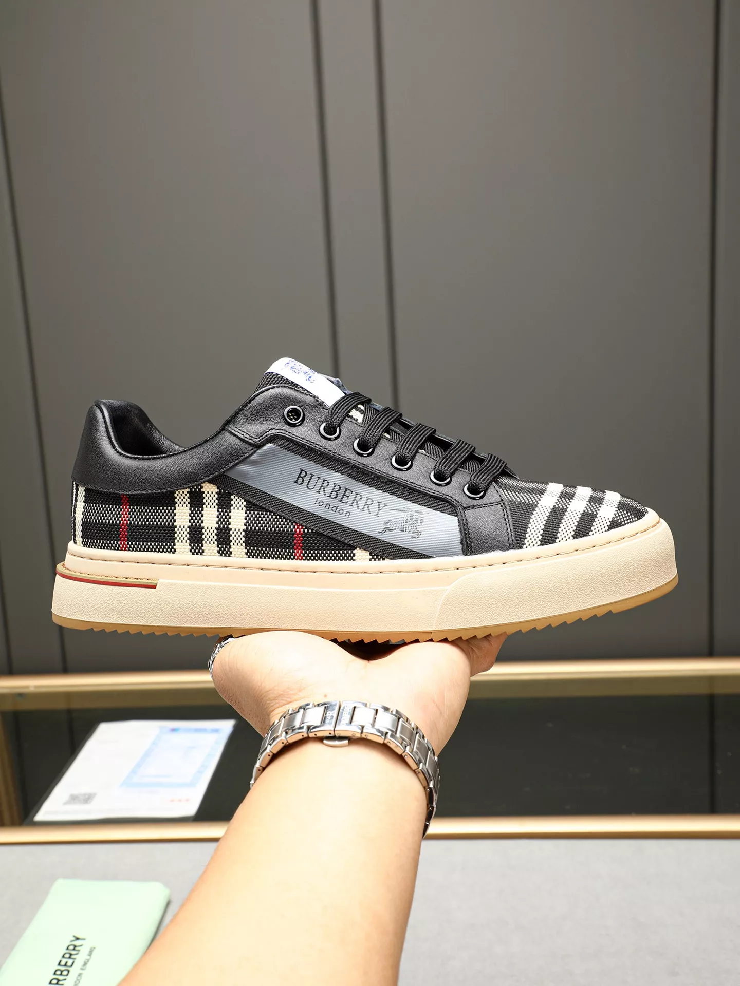 Burberry Casual Shoes For Men Trendy 5123