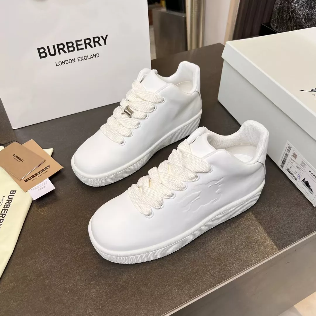 Burberry Casual Shoes For Men Vibrant 2990