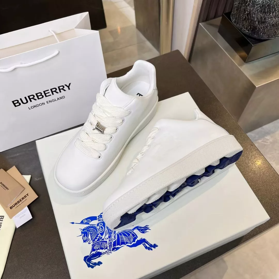 Burberry Casual Shoes For Men Vibrant 2990