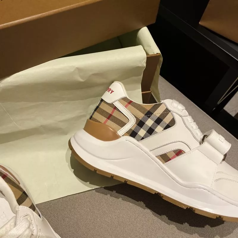 Burberry Casual Shoes For Men Vibrant 3617