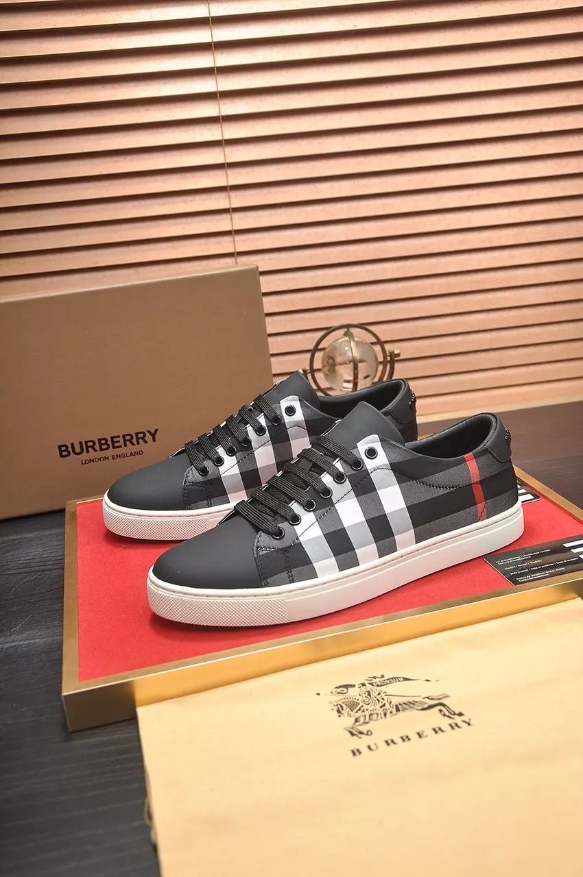 Burberry Casual Shoes For Men Vibrant 710