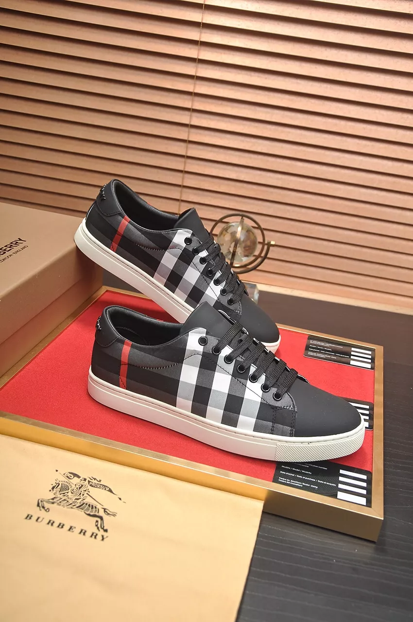 Burberry Casual Shoes For Men Vibrant 710