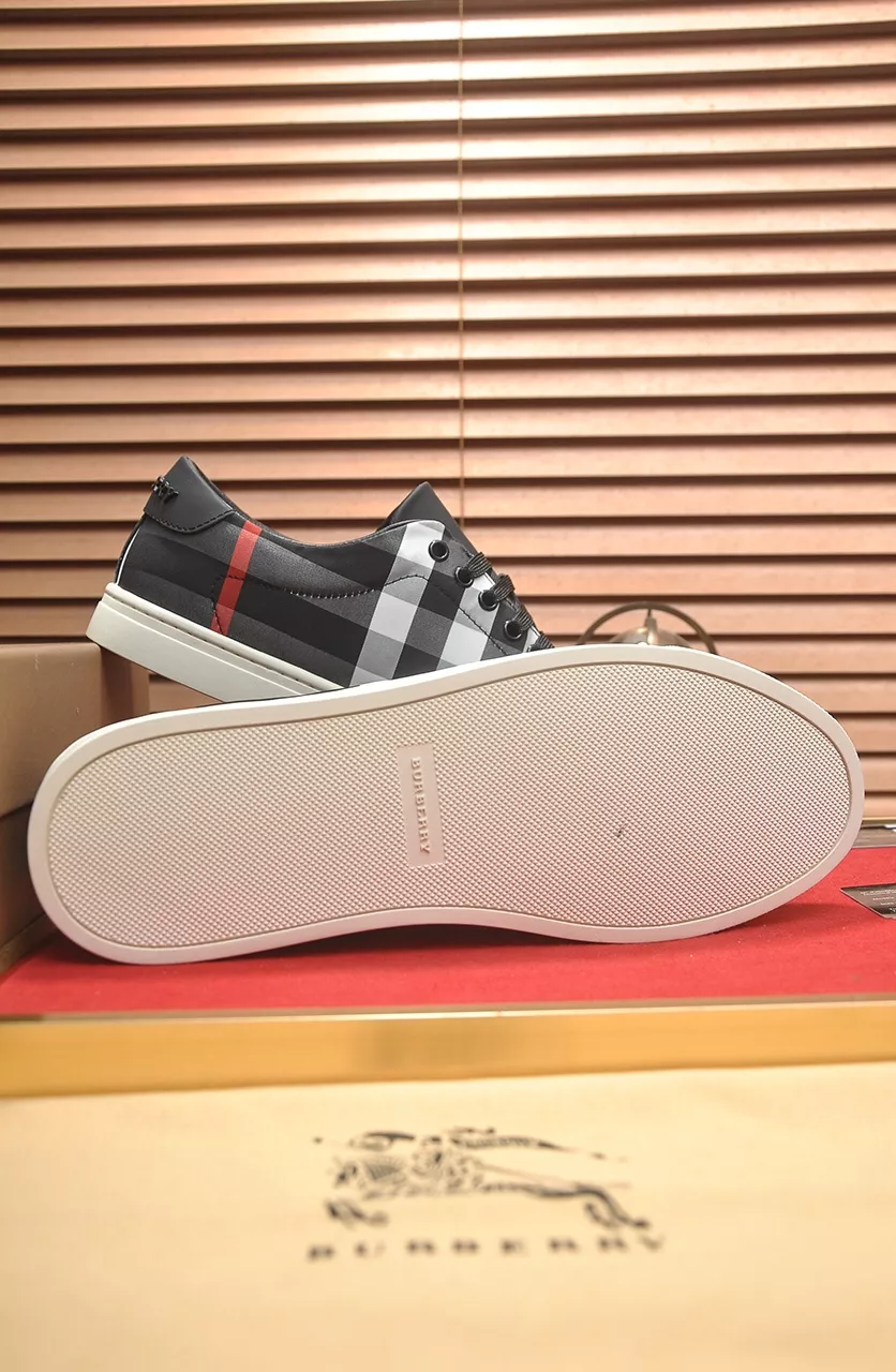 Burberry Casual Shoes For Men Vibrant 710