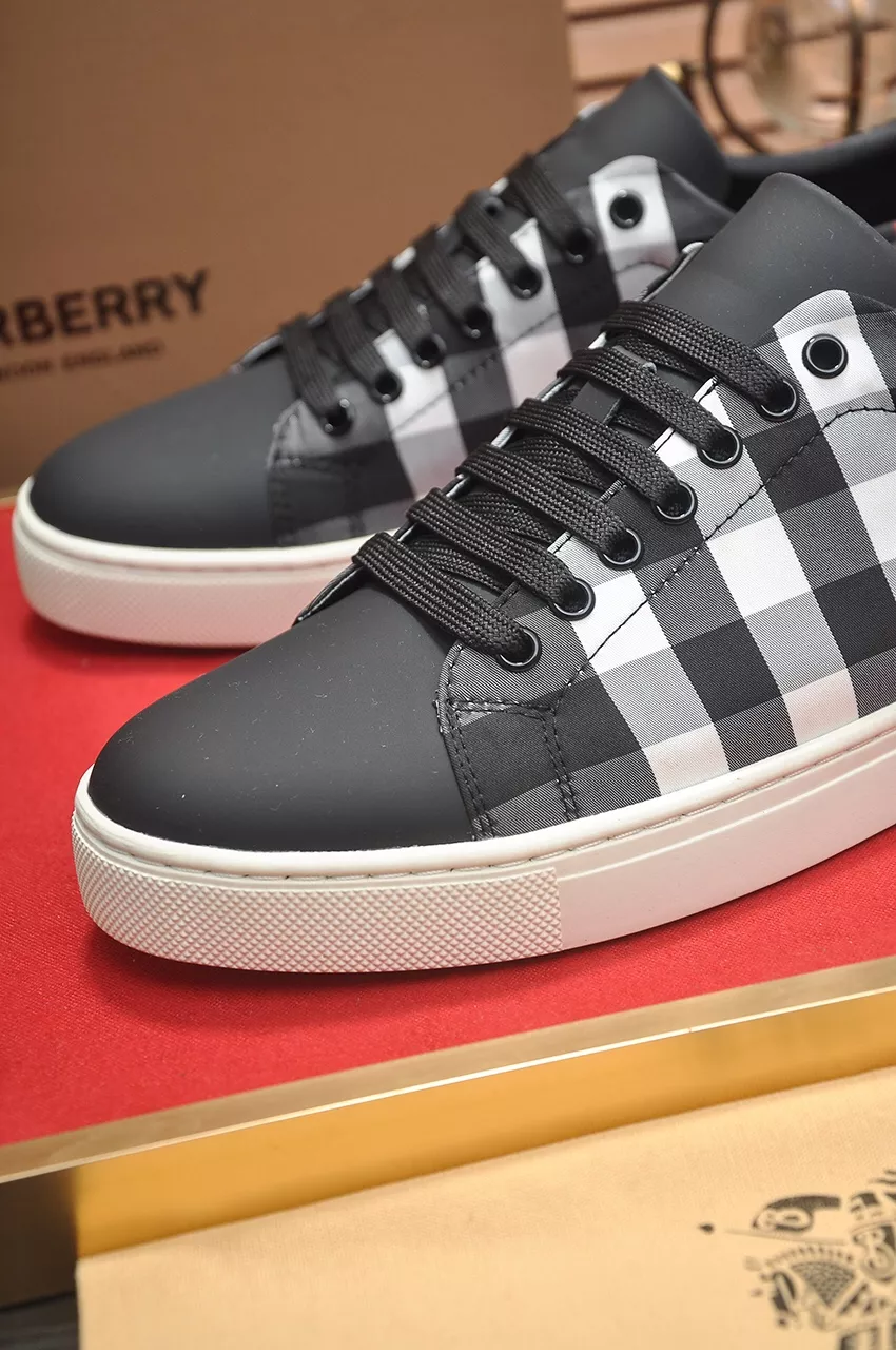 Burberry Casual Shoes For Men Vibrant 710