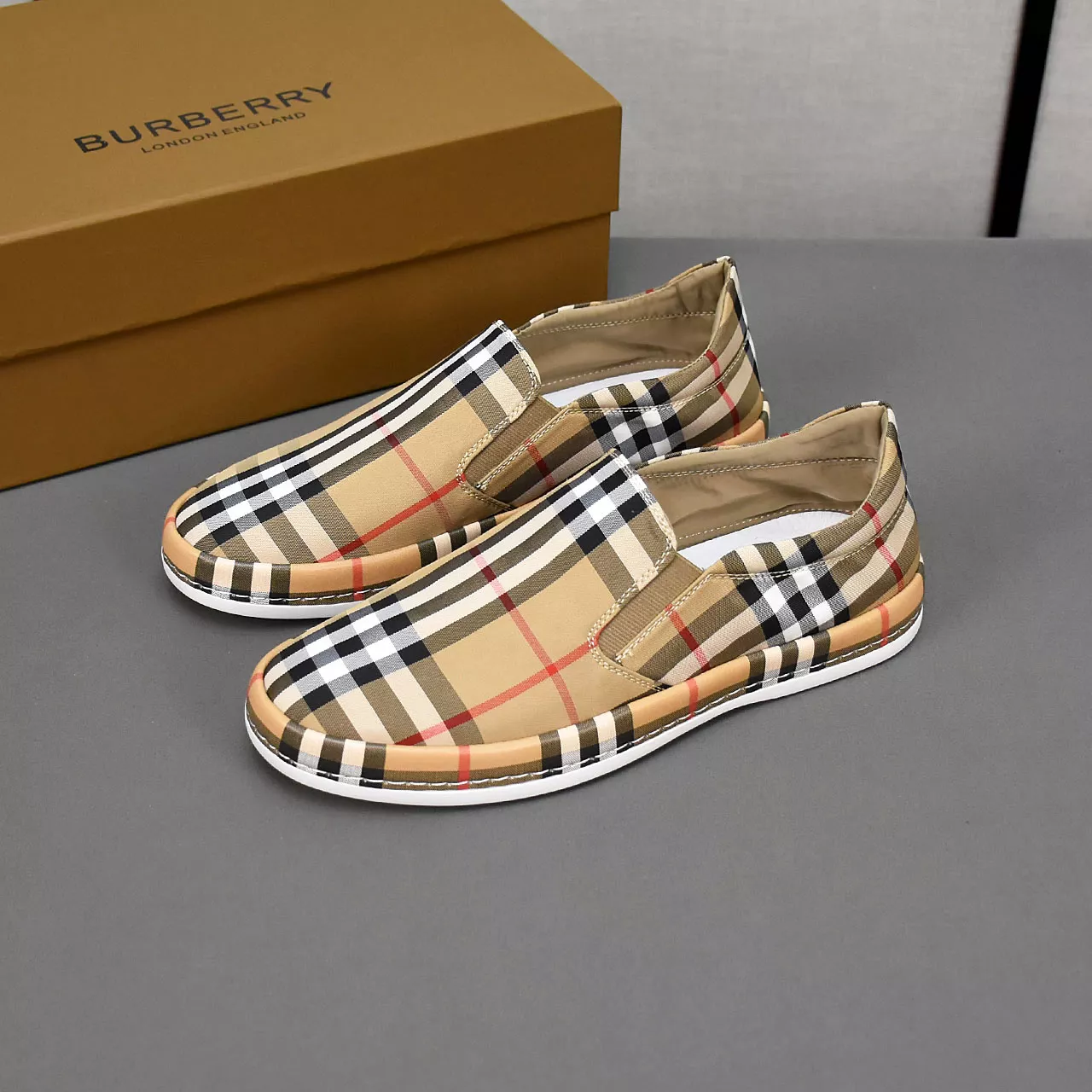 Burberry Casual Shoes For Men WellDesigned 858