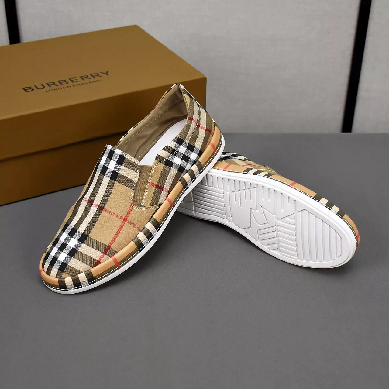 Burberry Casual Shoes For Men WellDesigned 858