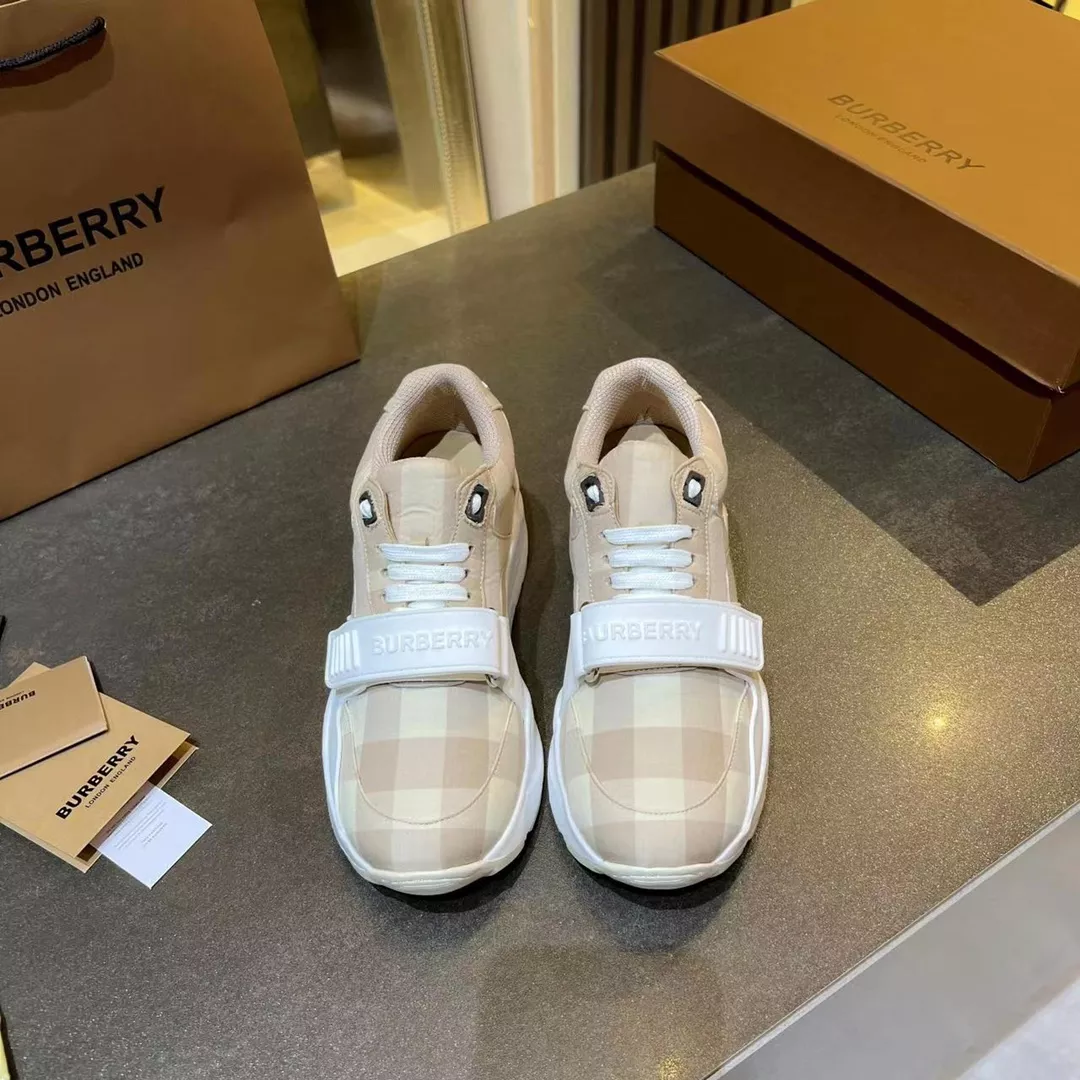 Burberry Casual Shoes For Women Versatile 3749