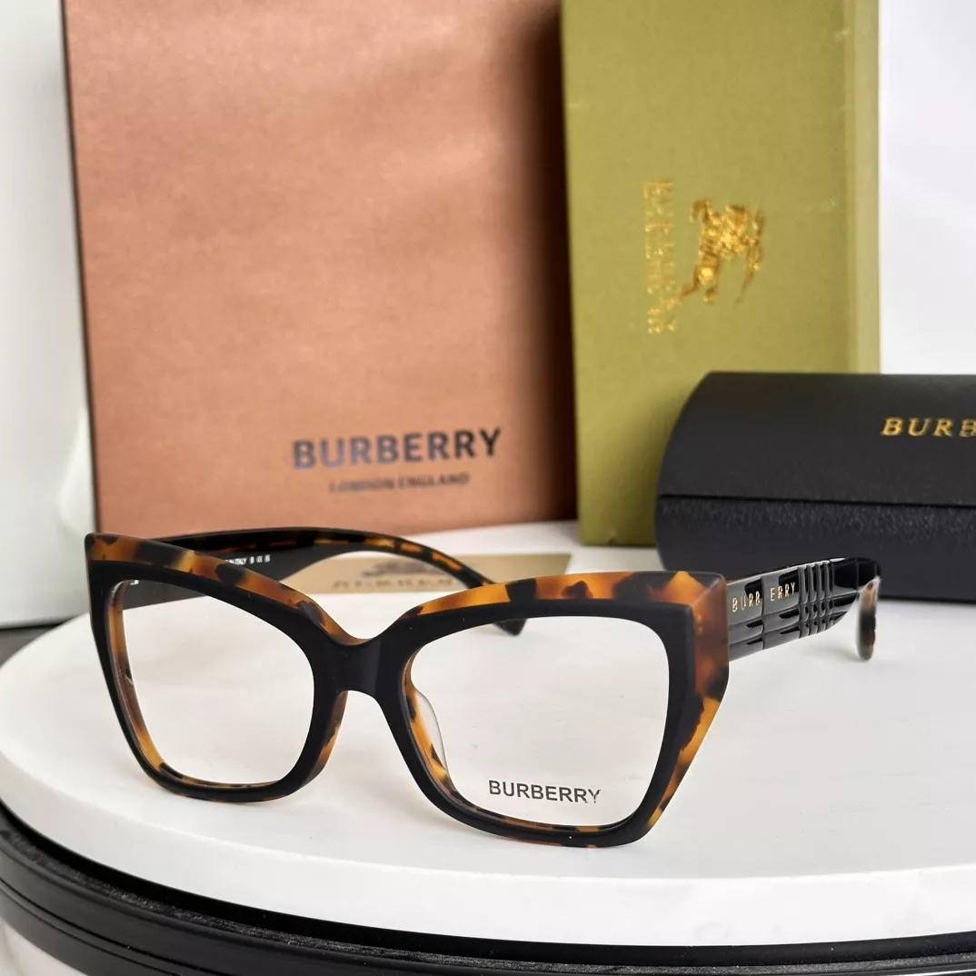 Burberry Fashion Goggles Elegant 8525