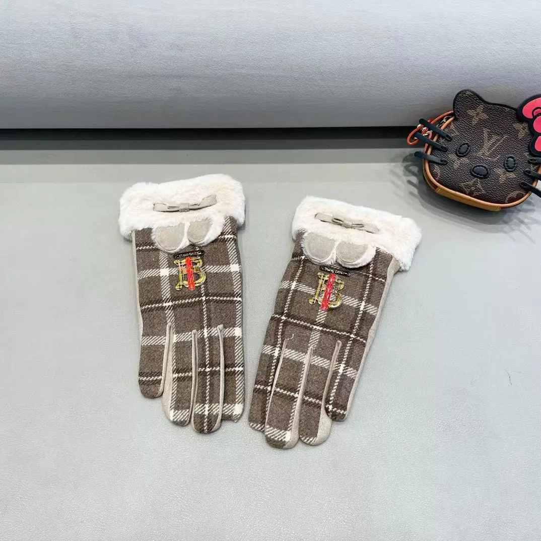 Burberry Gloves Classic 7402