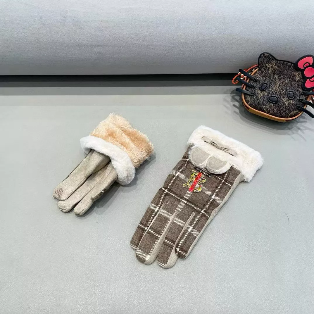 Burberry Gloves Classic 7402
