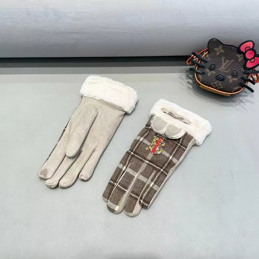 Burberry Gloves Classic 7402