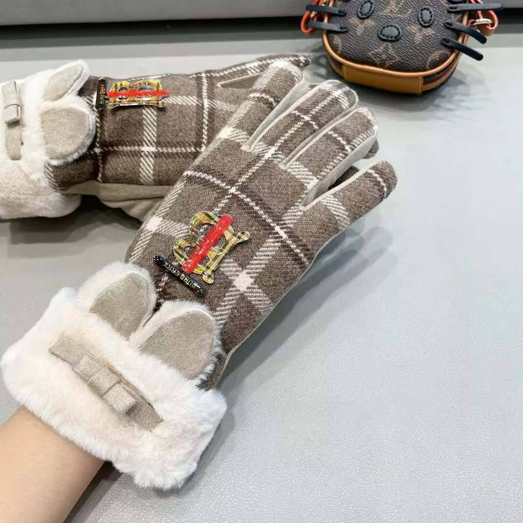 Burberry Gloves Classic 7402