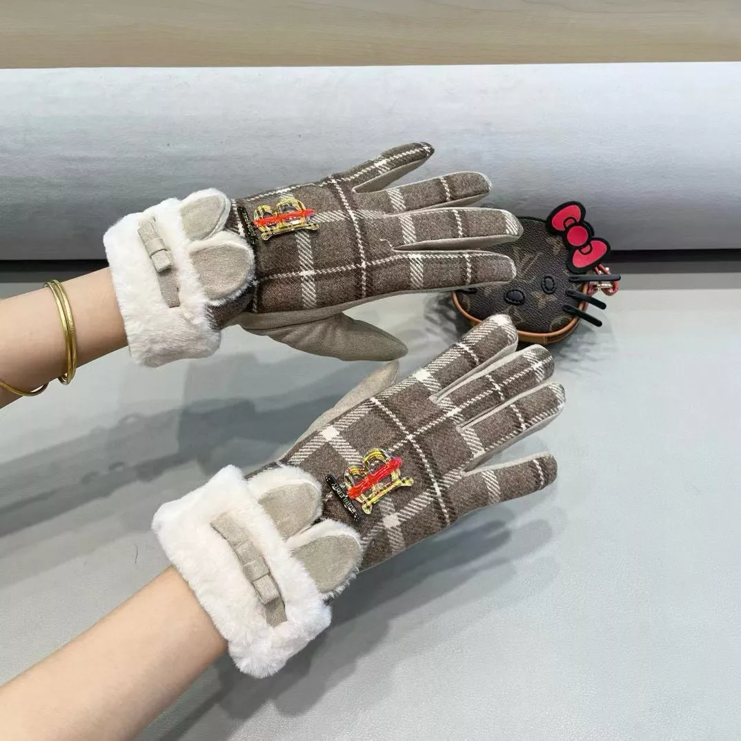 Burberry Gloves Classic 7402