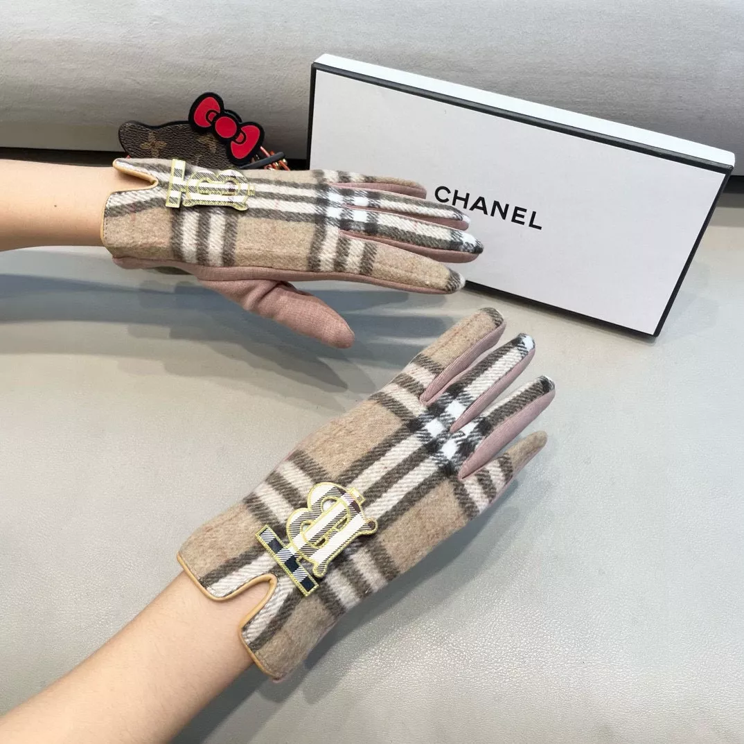Burberry Gloves Comfortable 7739