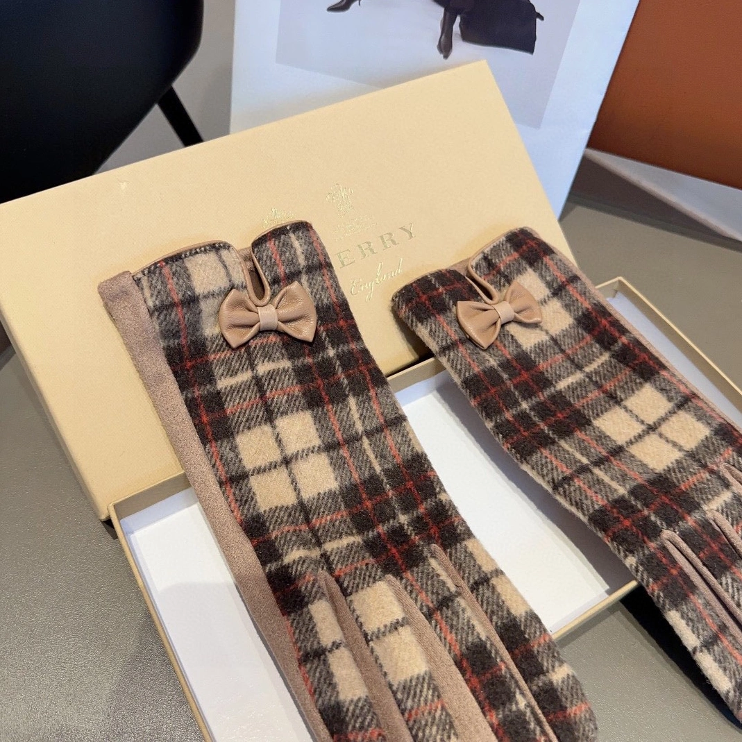 Burberry Gloves Compact 7004