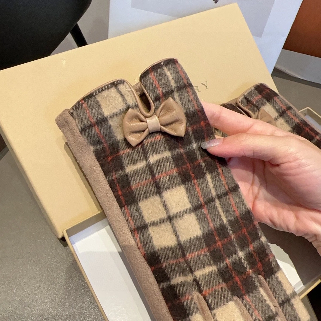 Burberry Gloves Compact 7004