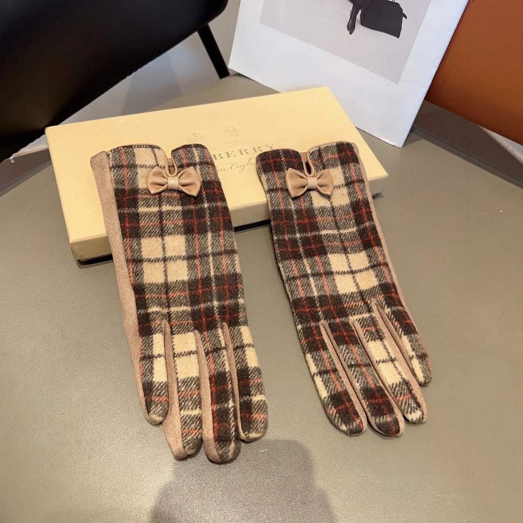 Burberry Gloves Compact 7004