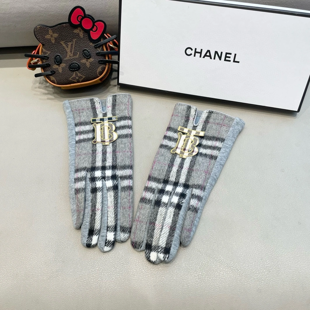 Burberry Gloves Elegant 9313
