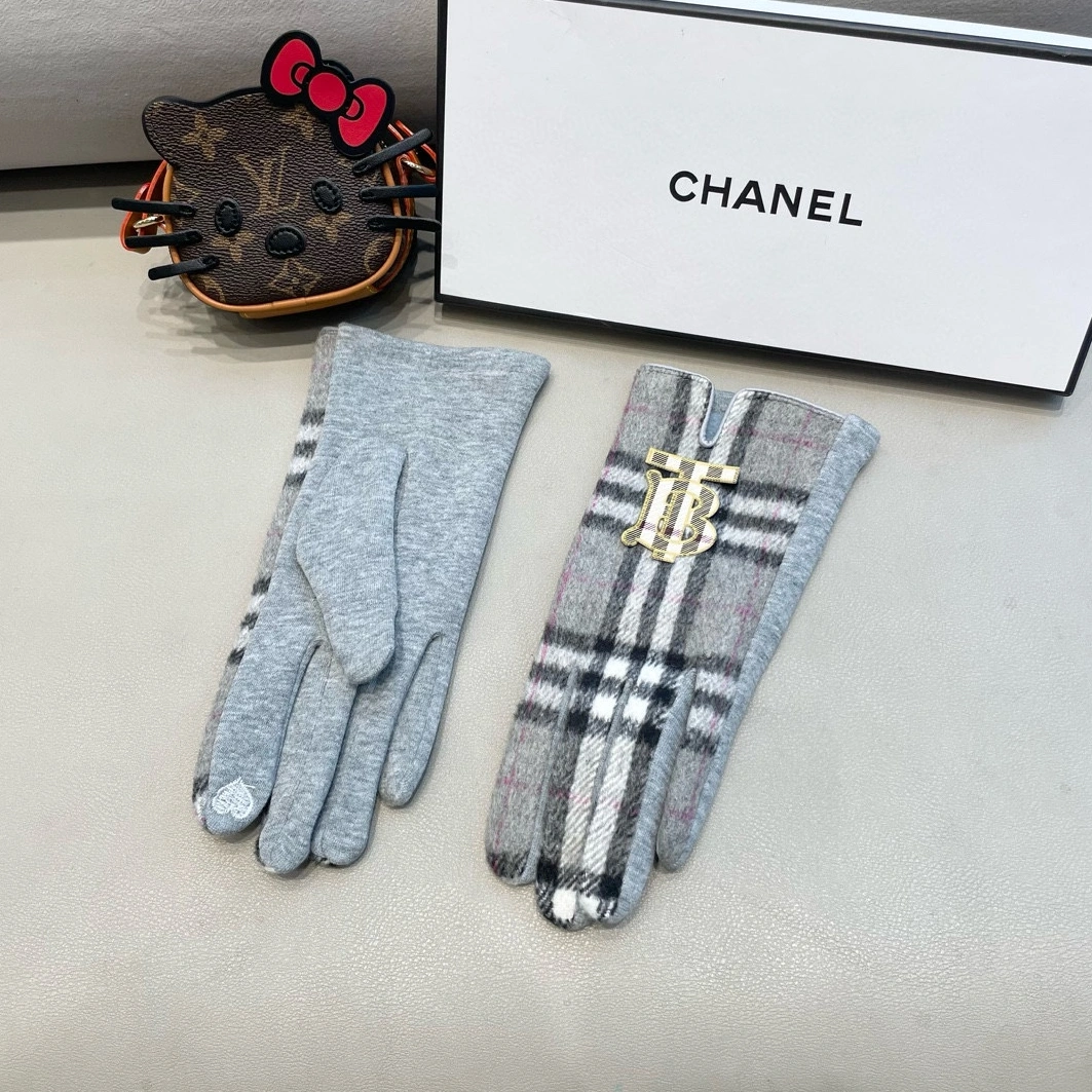 Burberry Gloves Elegant 9313