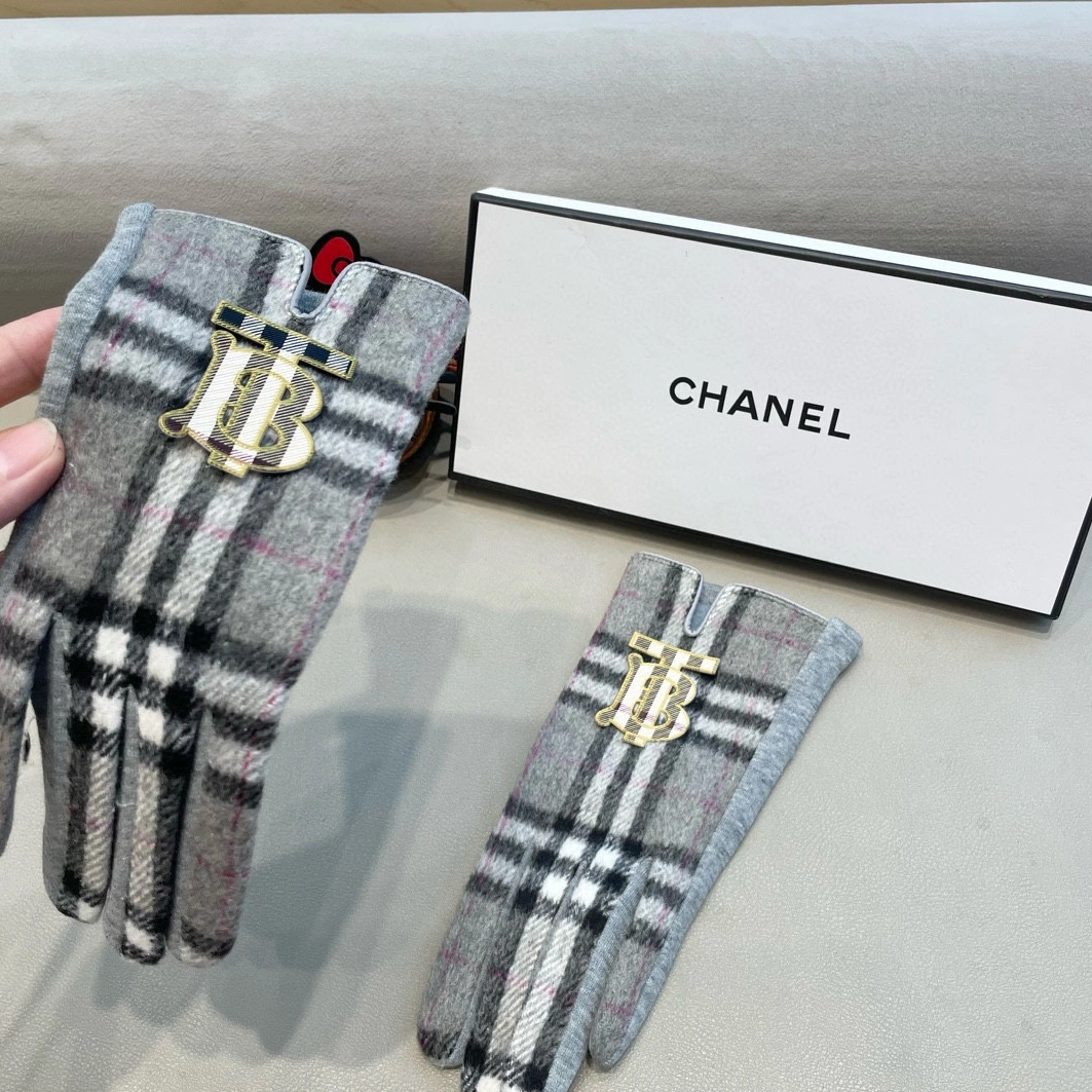Burberry Gloves Elegant 9313