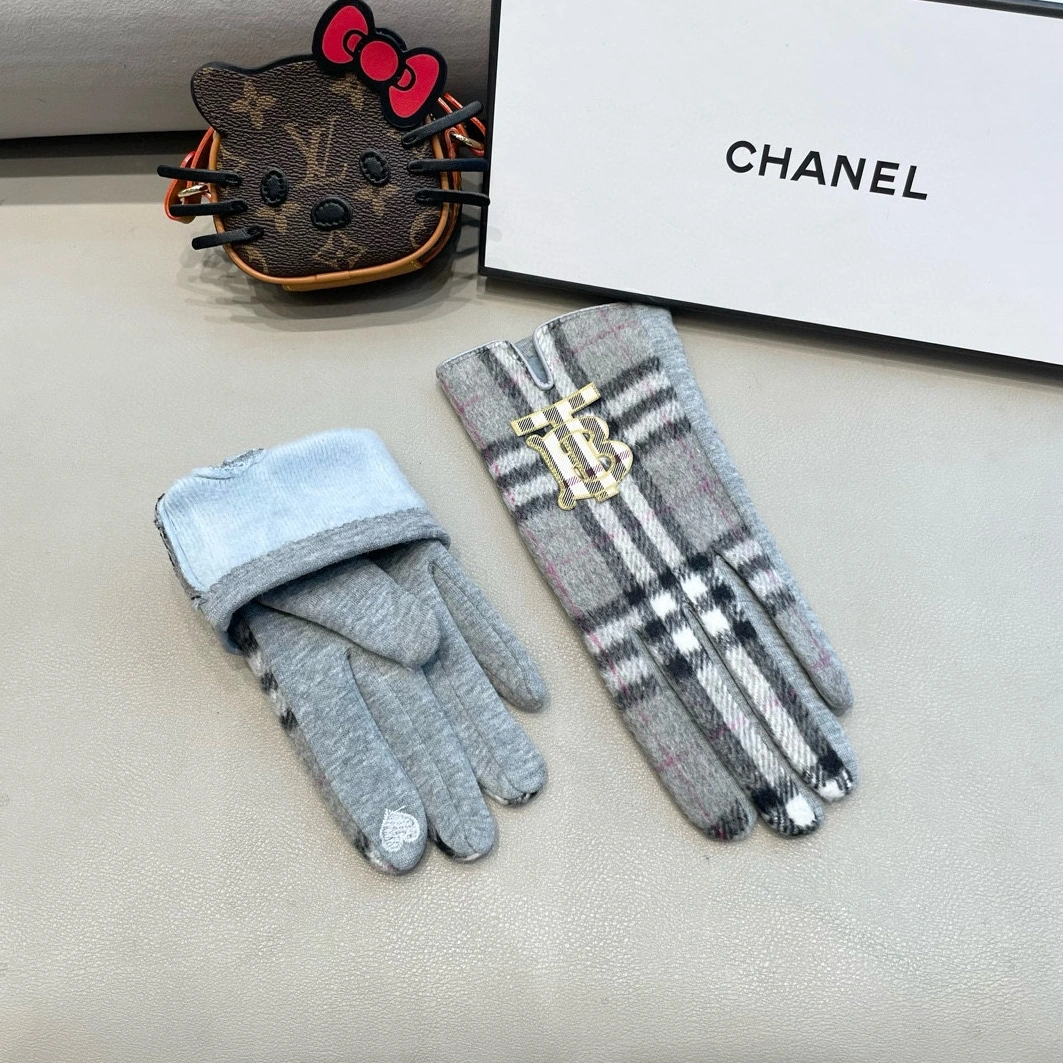 Burberry Gloves Elegant 9313