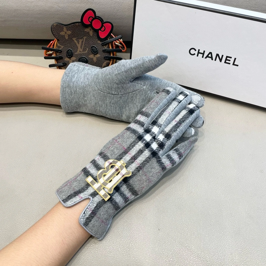 Burberry Gloves Elegant 9313