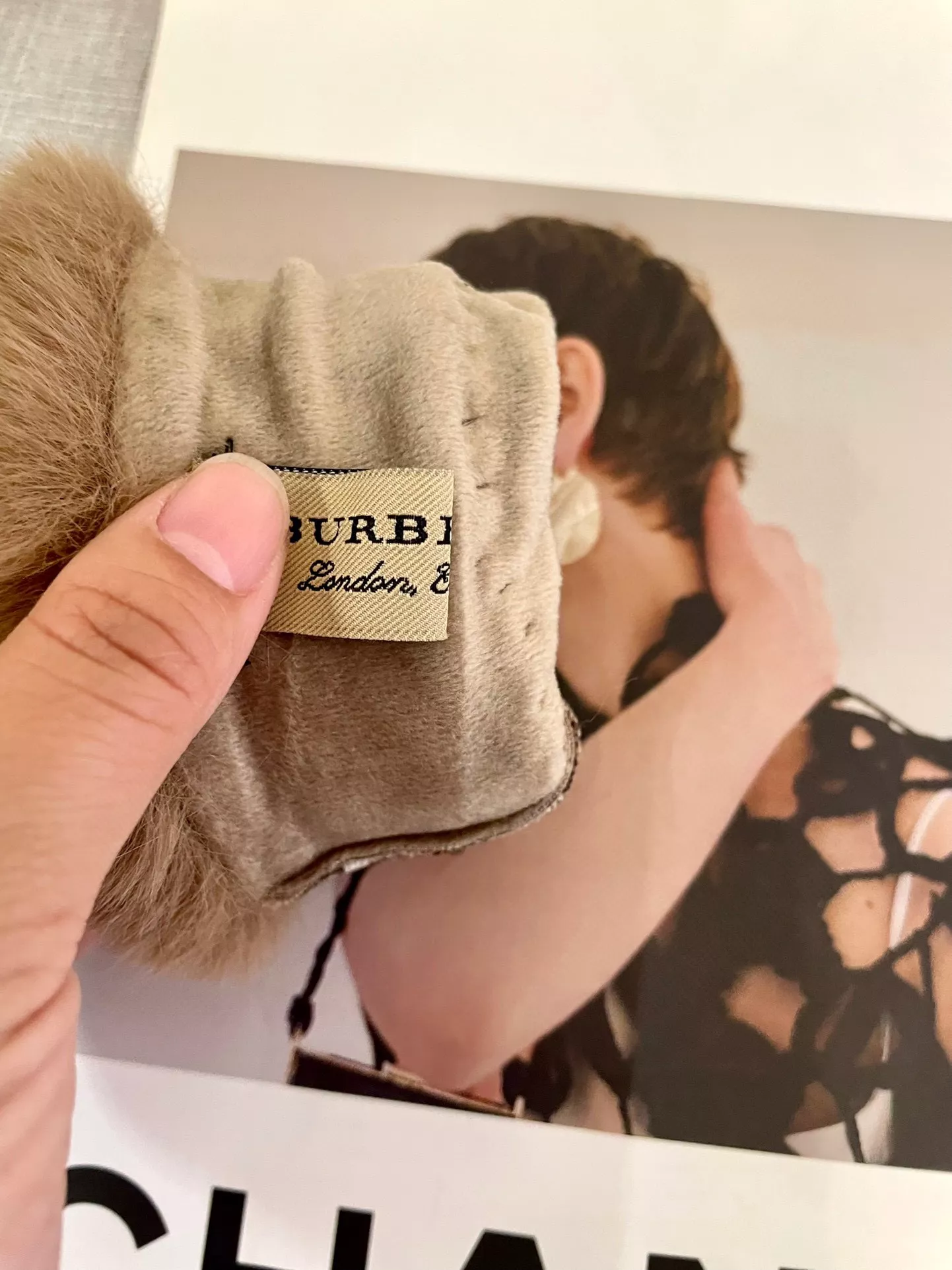 Burberry Gloves Elegant 9815