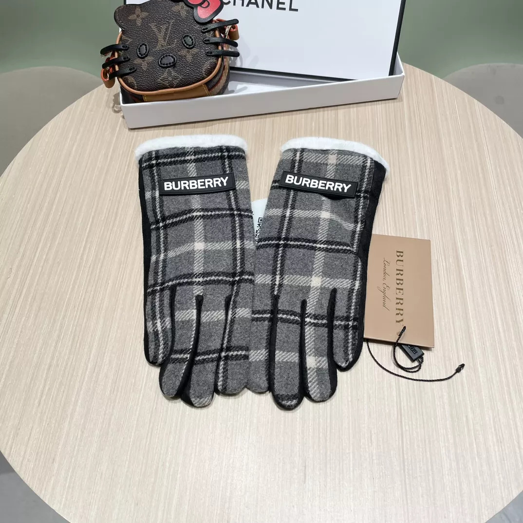 Burberry Gloves For Women Elegant 532