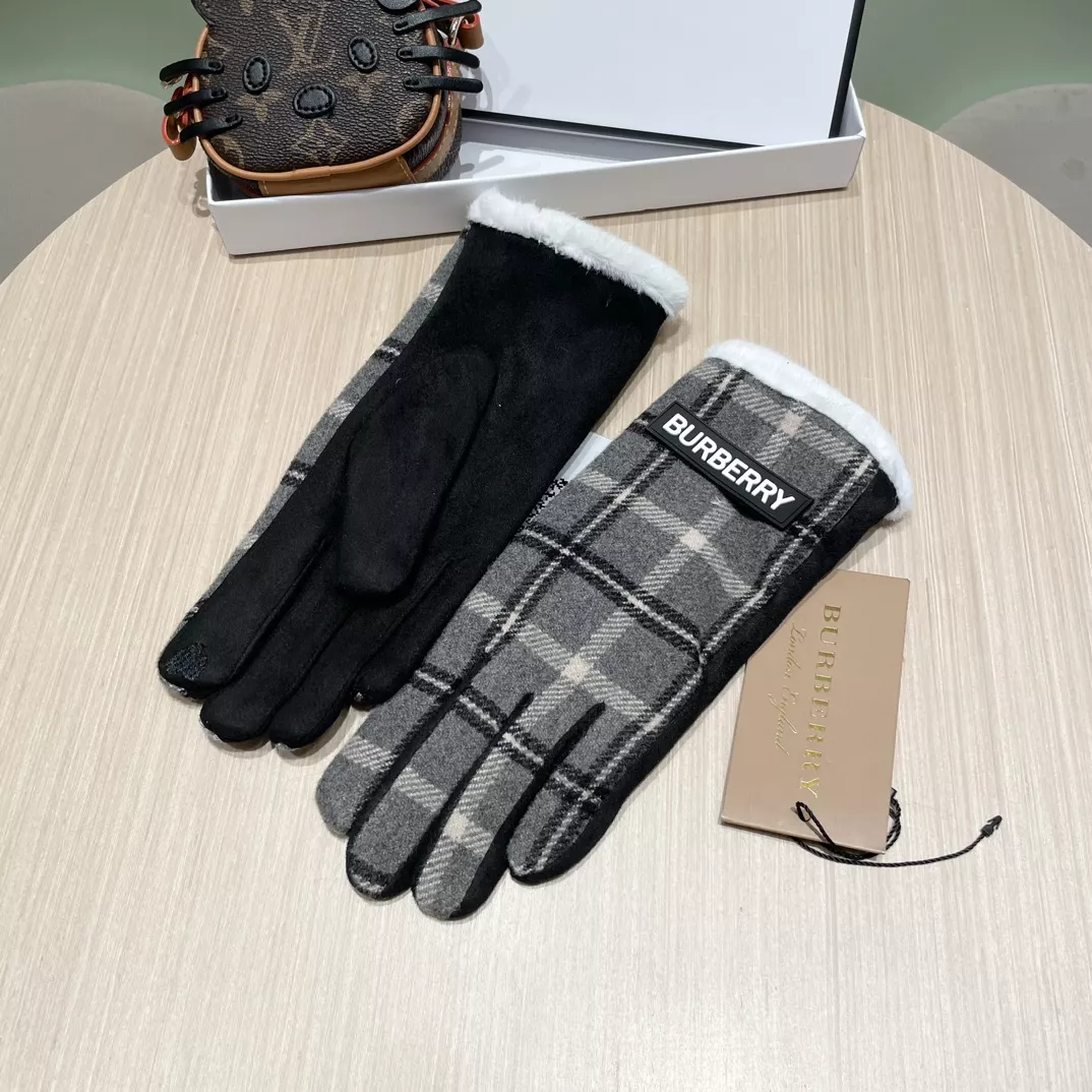 Burberry Gloves For Women Elegant 532