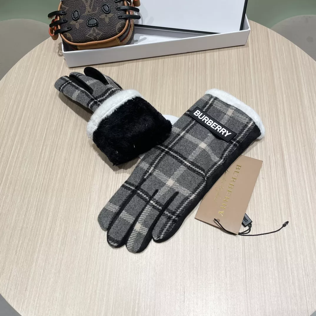 Burberry Gloves For Women Elegant 532