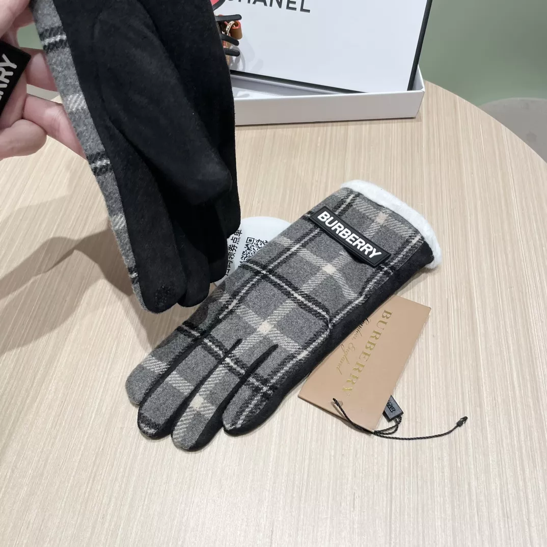 Burberry Gloves For Women Elegant 532
