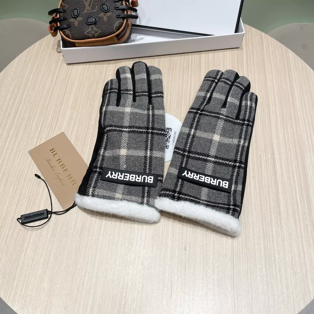 Burberry Gloves For Women Elegant 532