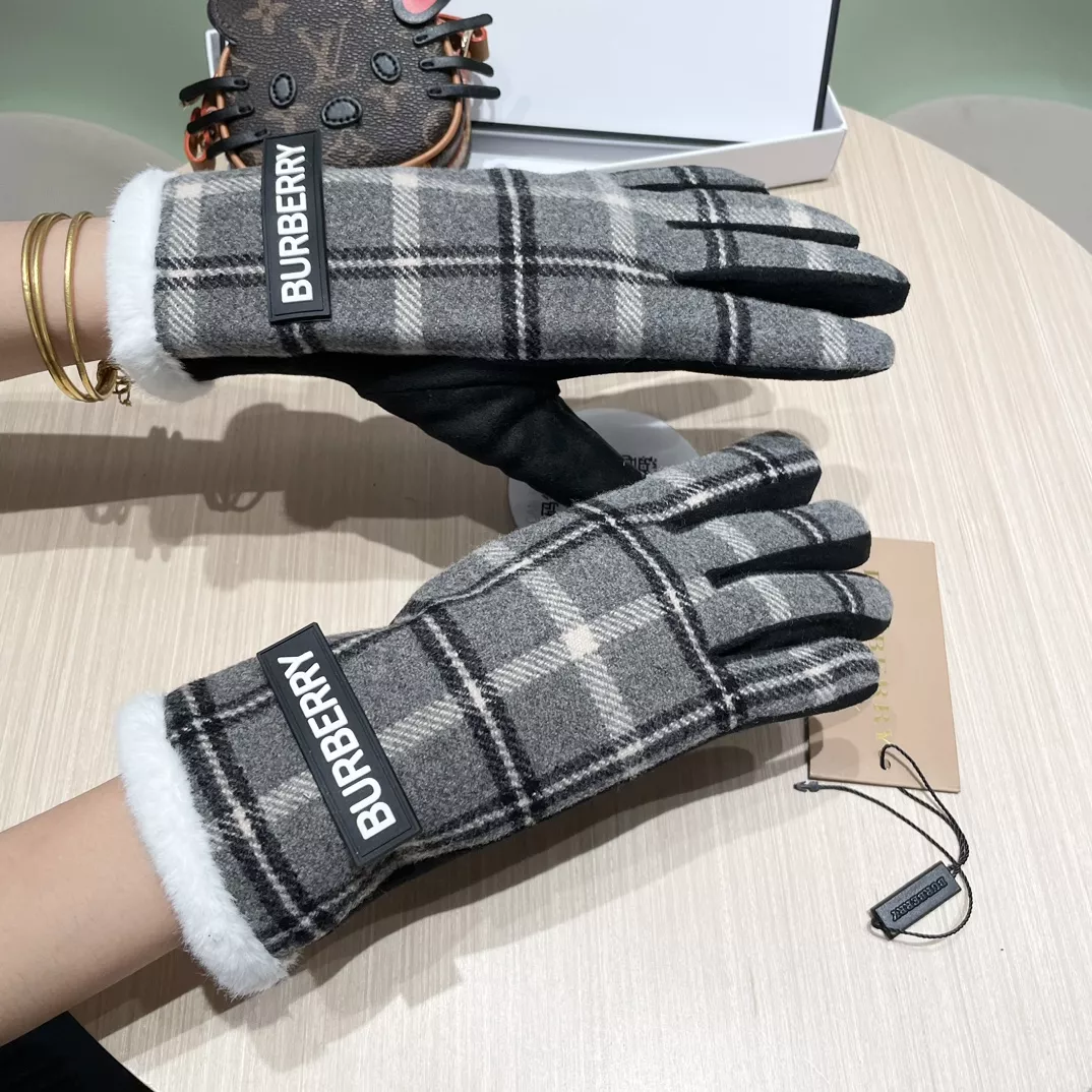 Burberry Gloves For Women Elegant 532