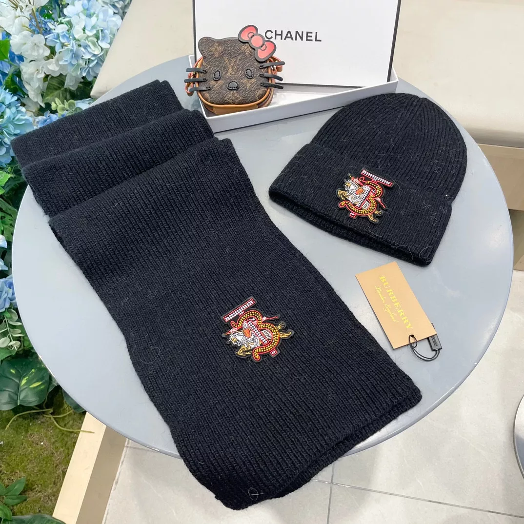 Burberry Hat and Scarf Set Efficient 3642